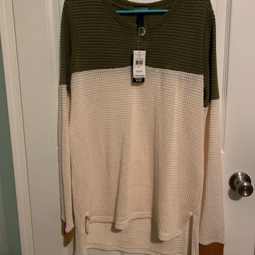BNWT Hi-Lo Waffle-knit Buckle Top